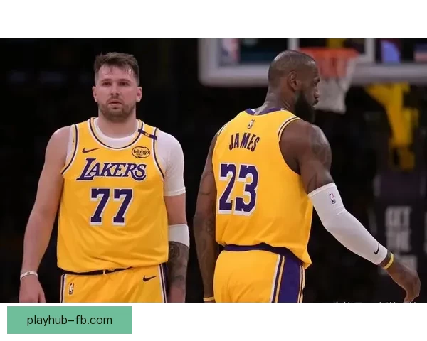 詹皇独占历史多项第一湖人球员打高尔夫合影老詹C位东契奇站边